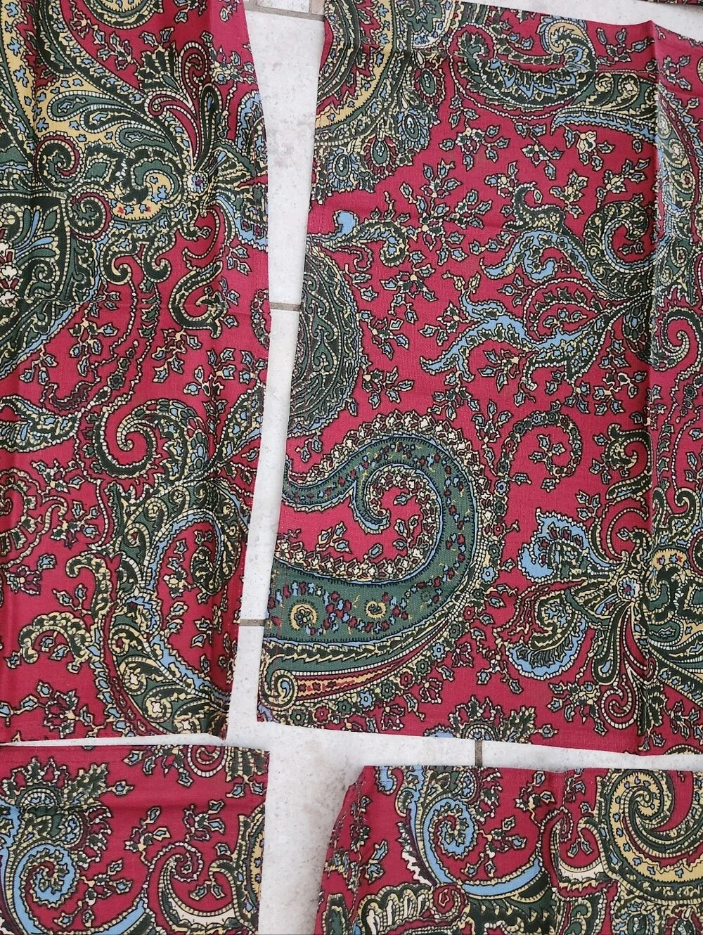 Lauren Ralph Lauren Bridgette Paisley Linen Tablecloth & 8 Matching Linens Set